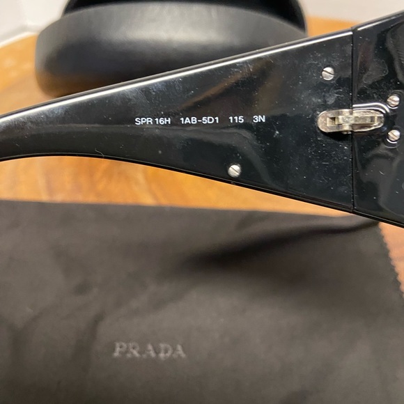 PRaDA Sunglasses Y2K Missy Elliot case & cleaning cloth - Picture 7 of 12